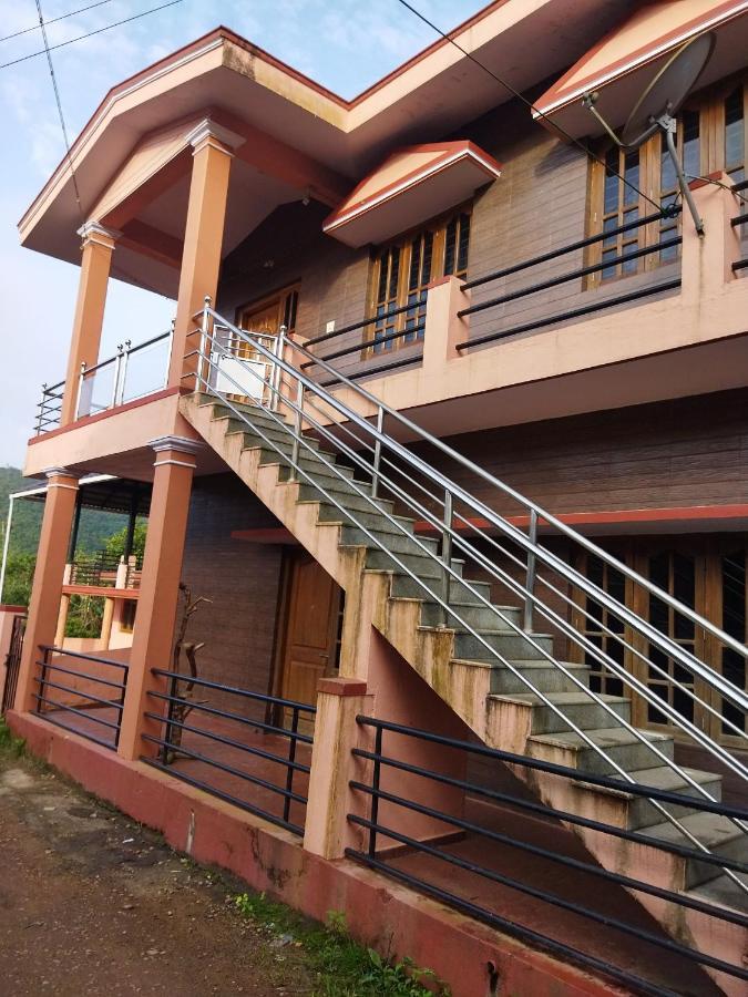 Hidden Gem Home Stay Мадикери Экстерьер фото